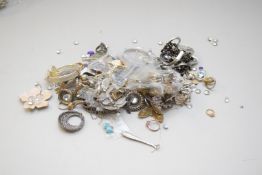 BAG OF MIXED COSTUME JEWELLERY