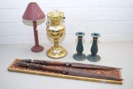 MIXED LOT COMPRISING AN OIL LAMP, PAIR OF CANDLESTICKS, PAIR OF MODERN ETHNIC SPEARS AND A FRAMED