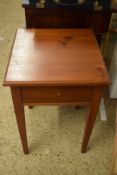 EARLY 20TH CENTURY SINGLE DRAWER SIDE TABLE, 49CM WIDE