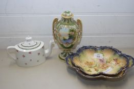 MIXED LOT COMPRISING A NORITAKE DOUBLE HANDLED VASE (A/F)