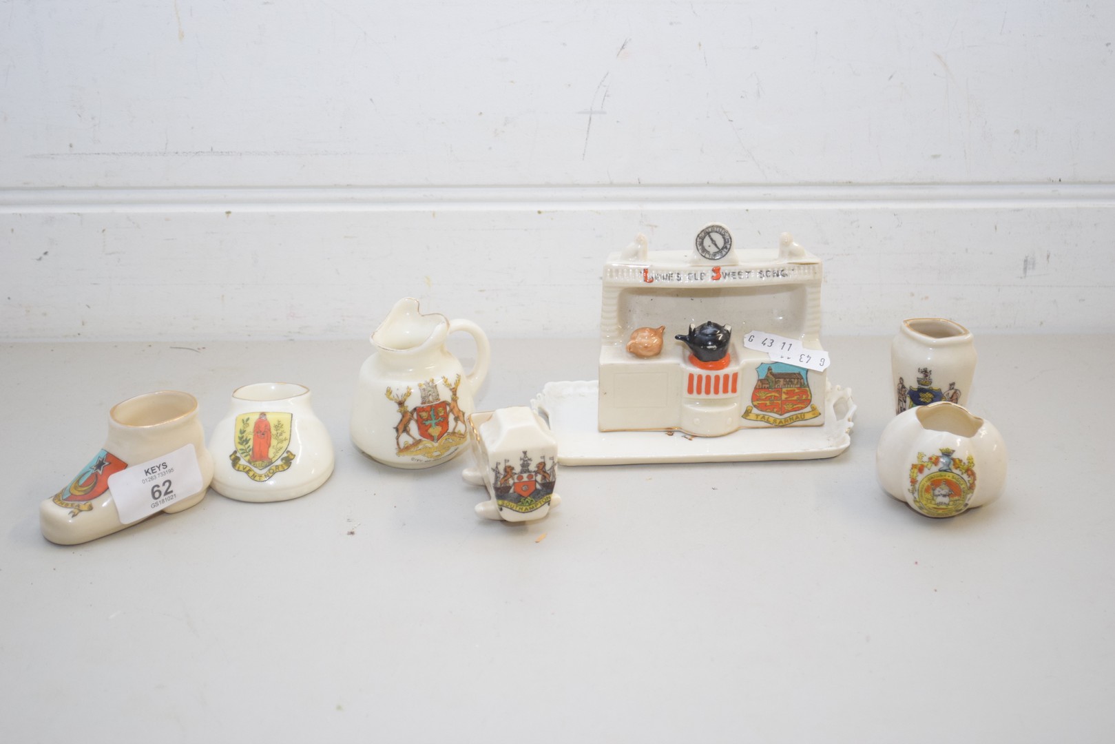 COLLECTION OF CRESTED CHINA WARES TO INCLUDE WILTON, WILLOW AND COOTES