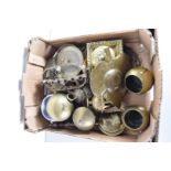 BOX OF MIXED SMALL BRASS ITEMS TO INCLUDE BELLS, INKWELL, VASES ETC