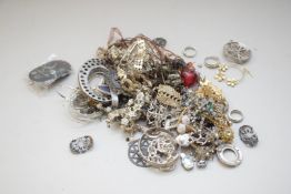 BAG OF MIXED COSTUME JEWELLERY