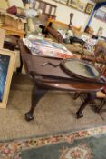 LATE 19TH CENTURY MAHOGANY EXTENDING DINING TABLE IN THE GEORGIAN STYLE WITH TWO EXTRA LEAVES RAISED