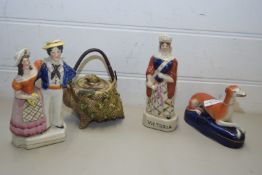 MIXED LOT COMPRISING STAFFORDSHIRE MODEL OF A COUPLE, STAFFORDSHIRE MODEL OF QUEEN VICTORIA,