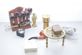 MIXED LOT COMPRISING AN OAK RACK OF SMOKING PIPES, SMALL BRASS TRIVET, BRASS MODEL OF THE RIPON