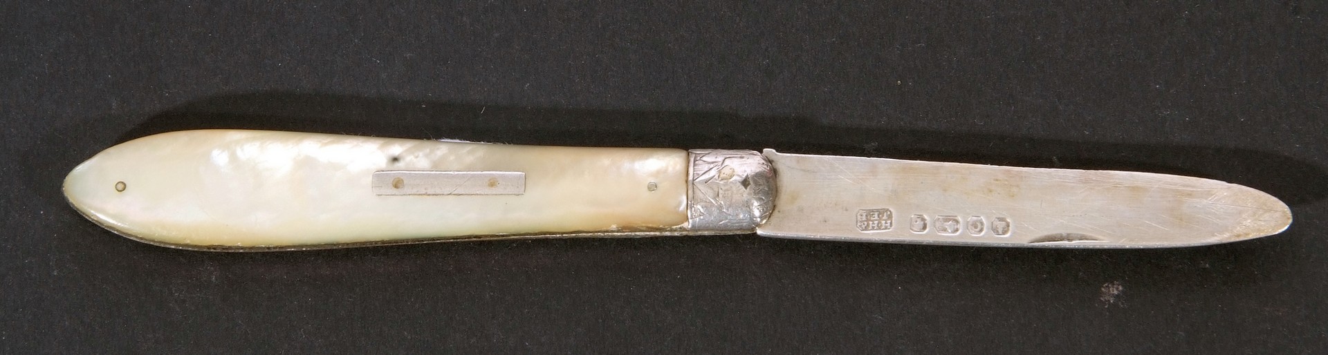 Victorian mother of pearl mounted and silver bladed folding fruit knife, Sheffield 1870, makers - Image 2 of 2