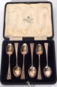 Set of six Edward VII silver coffee spoons decorated with chased floral detail, Sheffield 1902,