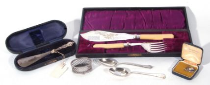 Mixed Lot comprising a cased pair of silver plated fish servers with silver banding, Sheffield 1913,