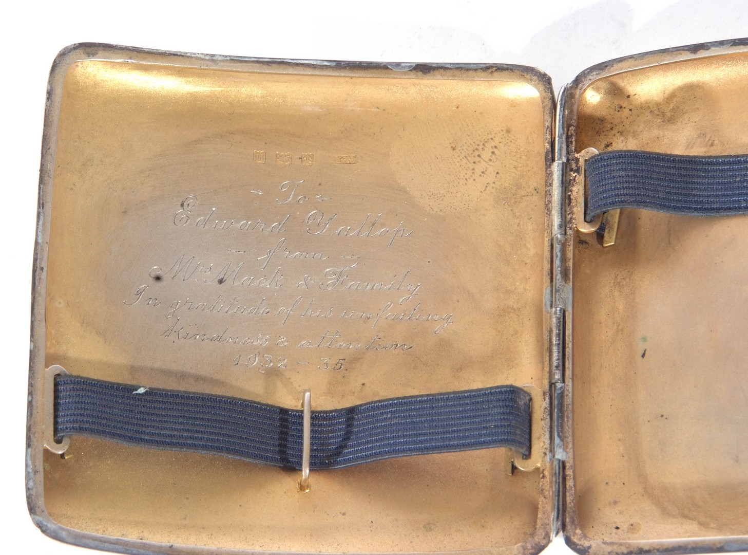 George V silver cigarette case of hinged and curved square form, Birmingham 1912, maker's mark A&J - Image 4 of 4