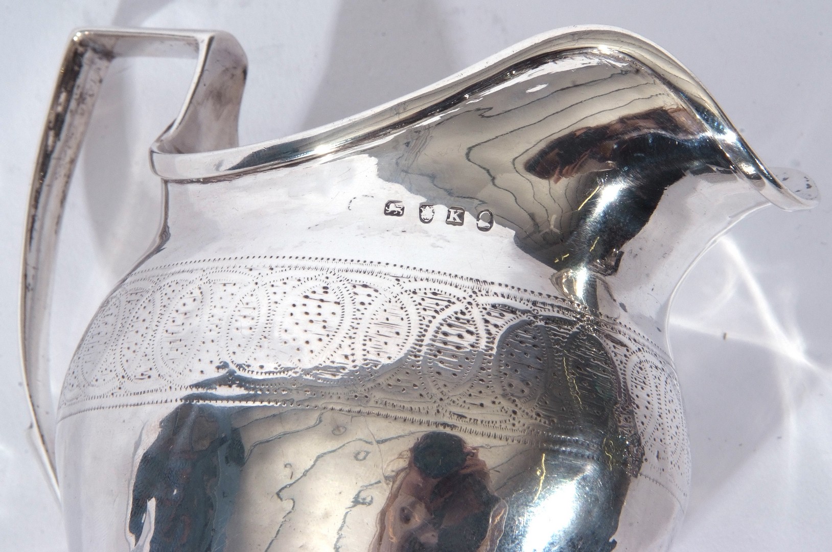 George III silver cream or milk jug, helmet shaped with chased and engraved band, plain square - Image 5 of 5