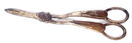 Edward VII silver grape shears of typical form, Sheffield 1903, maker George Hape, 18cm long