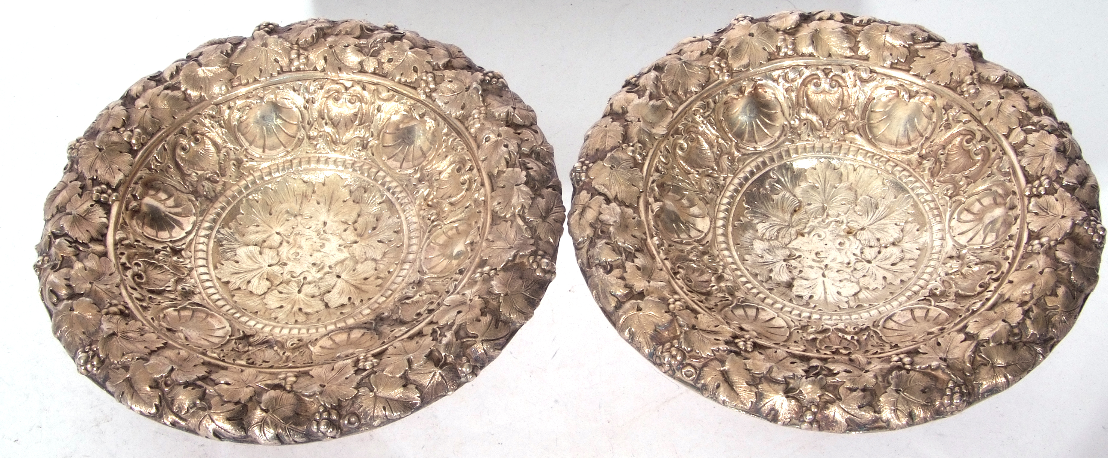 Pair of Victorian heavy gauge silver plated tazzas for circular form, decorated with vine leaf - Image 2 of 2