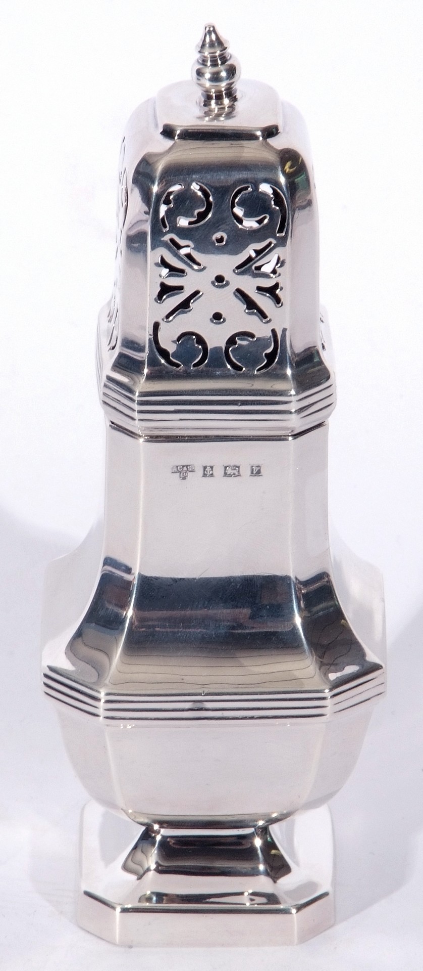 Elizabeth II silver sugar caster of octagonal form, the body with a reeded band, the pierced pull - Image 2 of 3