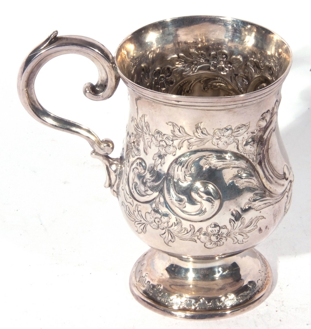 A small Victorian silver tankard with scrolled handle, baluster body decorated with sinuous floral - Image 4 of 5