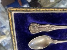 Cased set of six Teaspoons and Tongs, hallmarked for London 1937, Walker & Hall makers mark.
