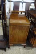 EARLY 20TH CENTURY MAHOGANY SINGLE DOOR BEDSIDE CABINET ON CABRIOLE LEGS