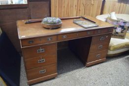 LATE 19TH/EARLY 20TH CENTURY MAHOGANY TWIN PEDESTAL OFFICE DESK WITH NINE DRAWERS, 155CM WIDE