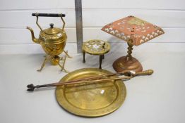 MIXED LOT VARIOUS BRASS WARES TO INCLUDE SPIRIT KETTLE, TRIVETS, FIRE TONGS ETC