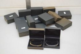 BOX CONTAINING MAGNETIC BRACELETS