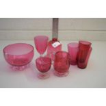 MIXED LOT OF VARIOUS CRANBERRY GLASS WARES TO INCLUDE DISH, JUG, BEAKERS, CUSTARD CUP ETC