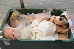 BOX OF VINTAGE DOLLS TO INCLUDE 1930S LIFE SIZED BABY DOLL, A DIS-ASSEMBLED JOINTED DOLL AND A