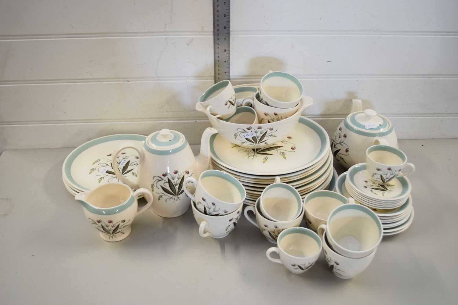 QUANTITY OF ALFRED MEAKIN HEDGEROW PATTERN TABLE WARES