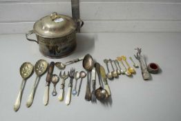 MIXED LOT CUTLERY AND A SILVER PLATED SERVING DISH SURROUND (LACKING INNER LINER)