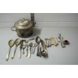 MIXED LOT CUTLERY AND A SILVER PLATED SERVING DISH SURROUND (LACKING INNER LINER)