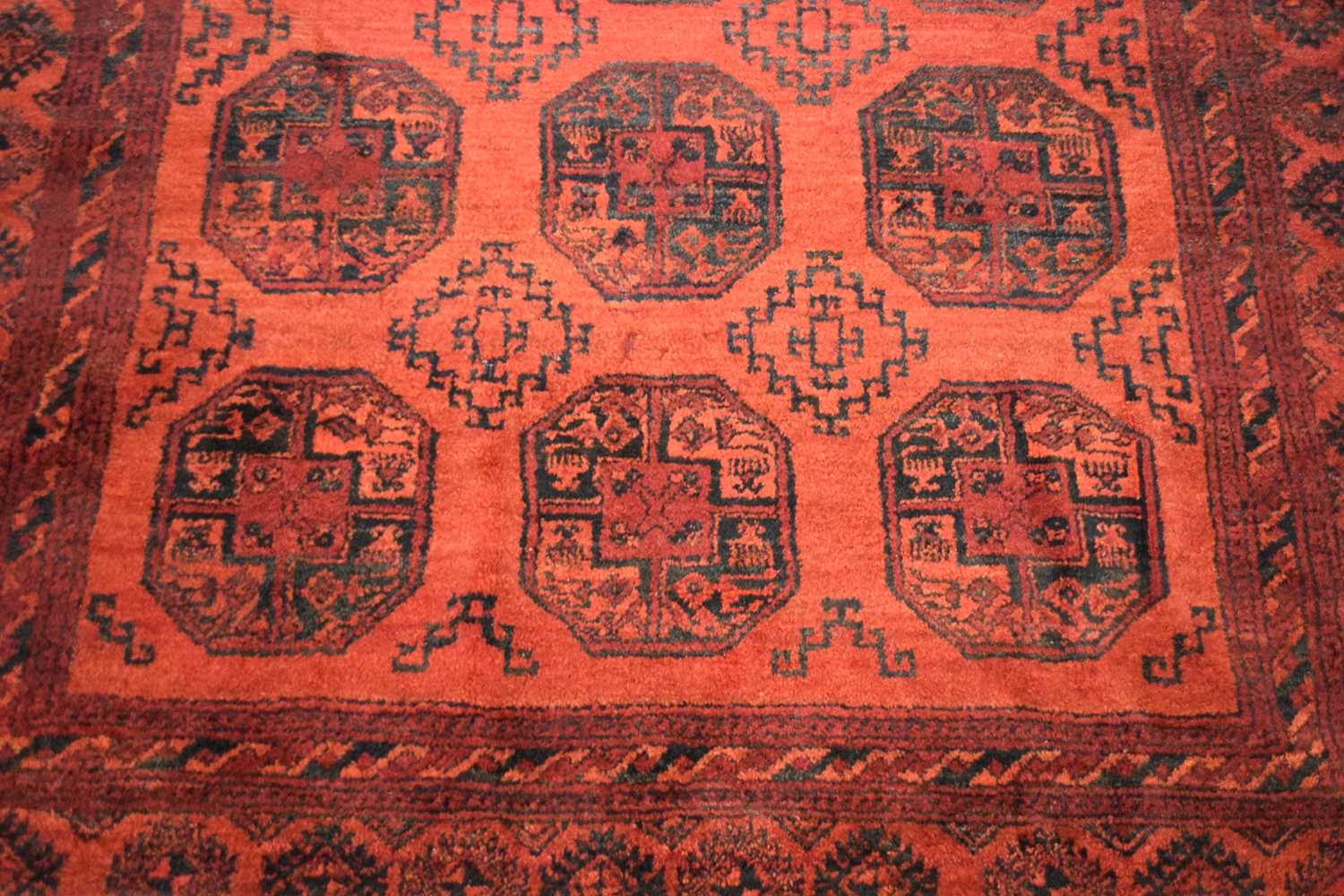 Large 20th century Bokhara type floor rug decorated with lozenges on a red background with a - Image 4 of 8