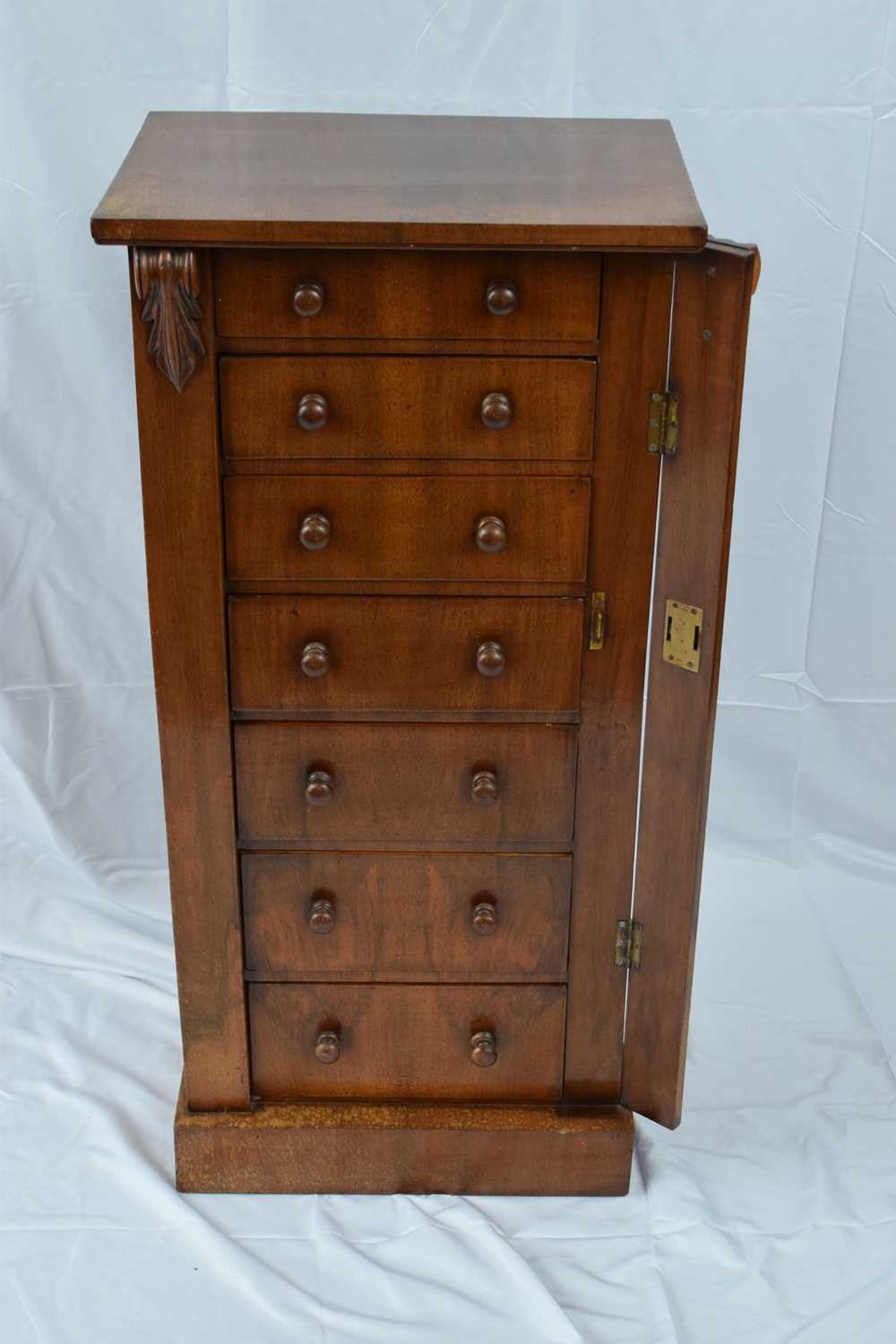 Victorian walnut veneered Wellington chest, the rectangular top over a body with seven drawers