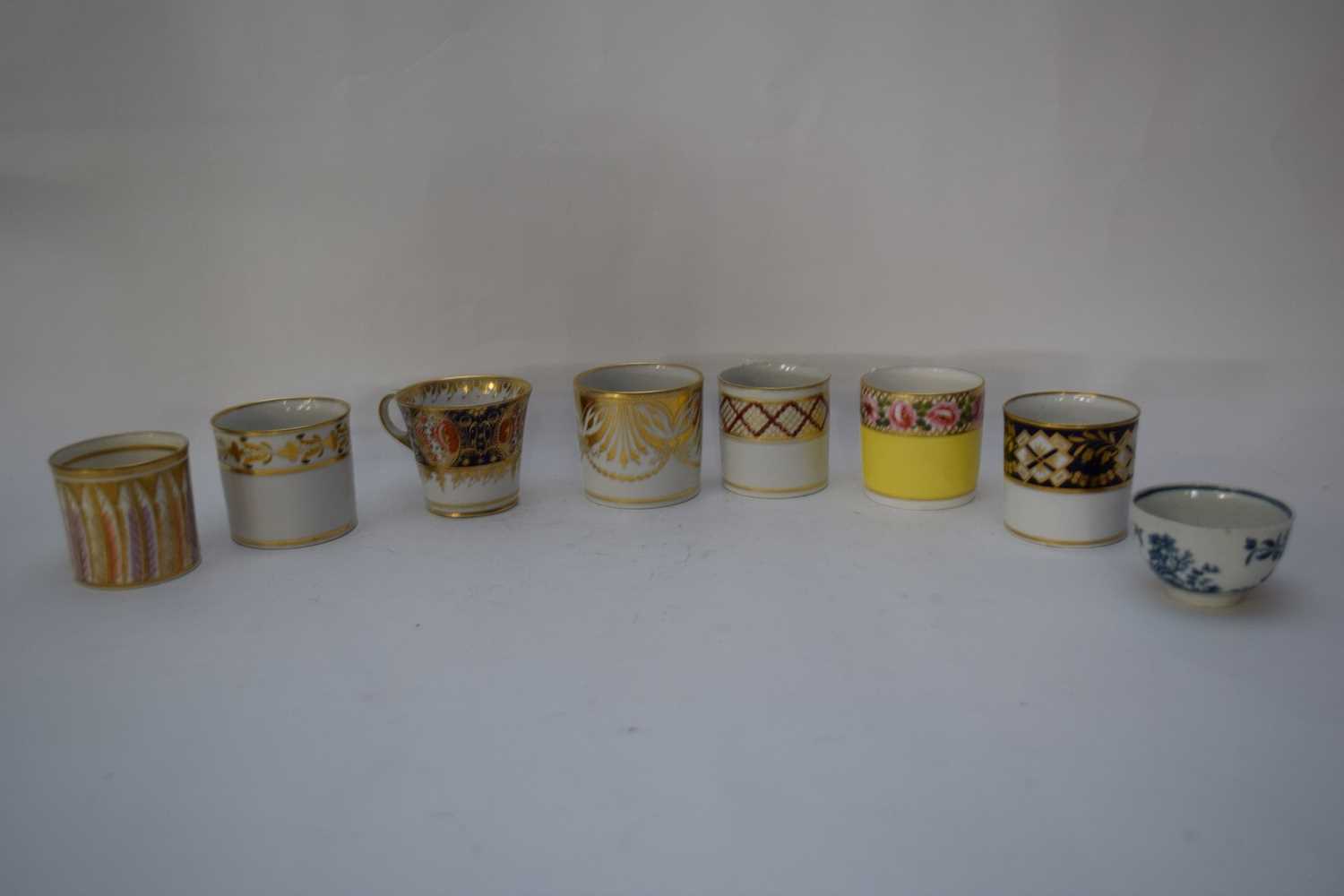 Group of English porcelain coffee cans, Newhall, Spode, etc together with a small Worcester fence - Image 4 of 4