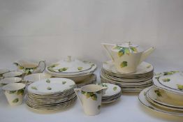 Quantity of Wedgwood dinner wares in Art Deco style comprising six dinner plates, side plates, two