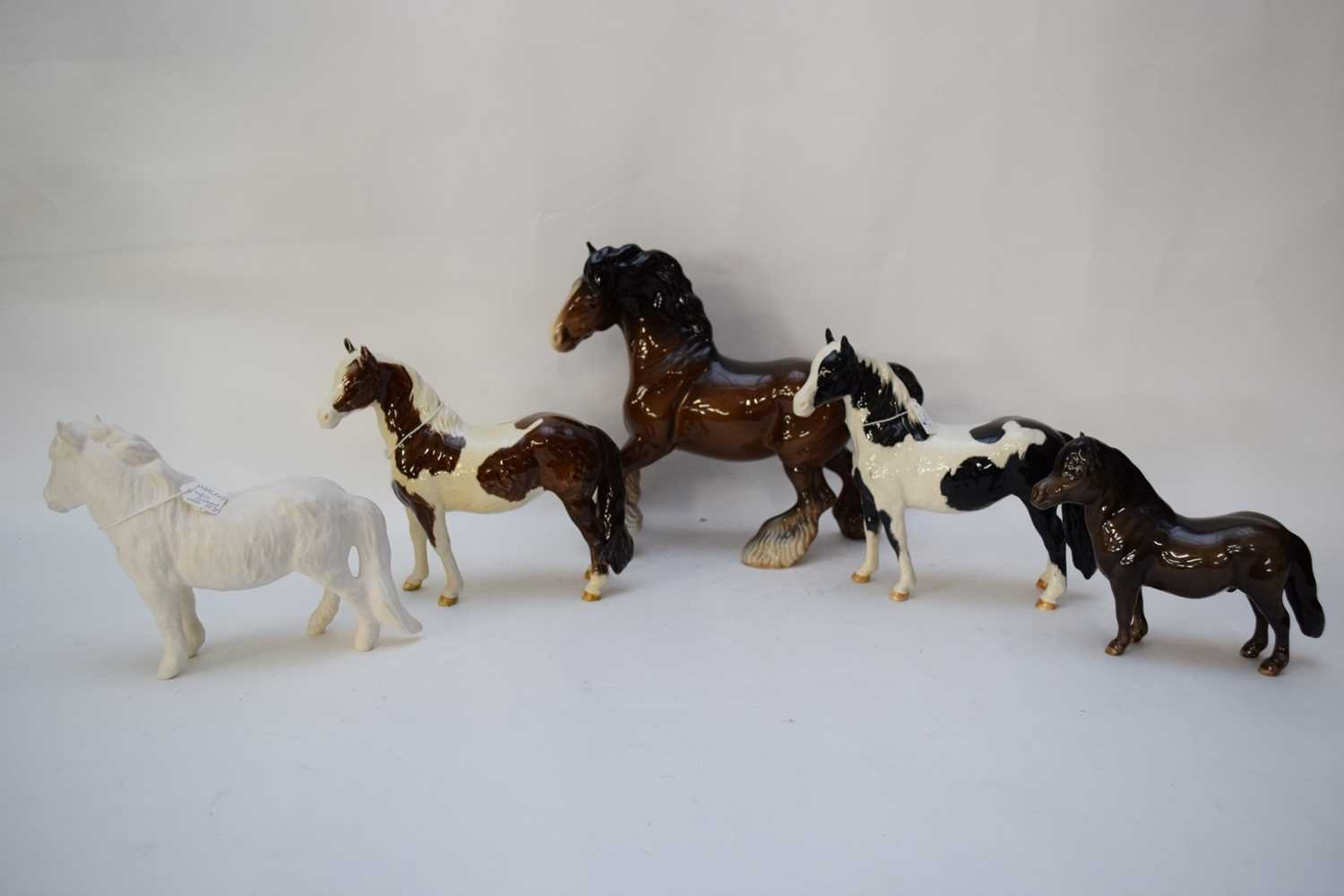 Group of five smaller size Beswick ponies including a Shetland, a Pinto, and a Pinto pony (5) - Image 2 of 2