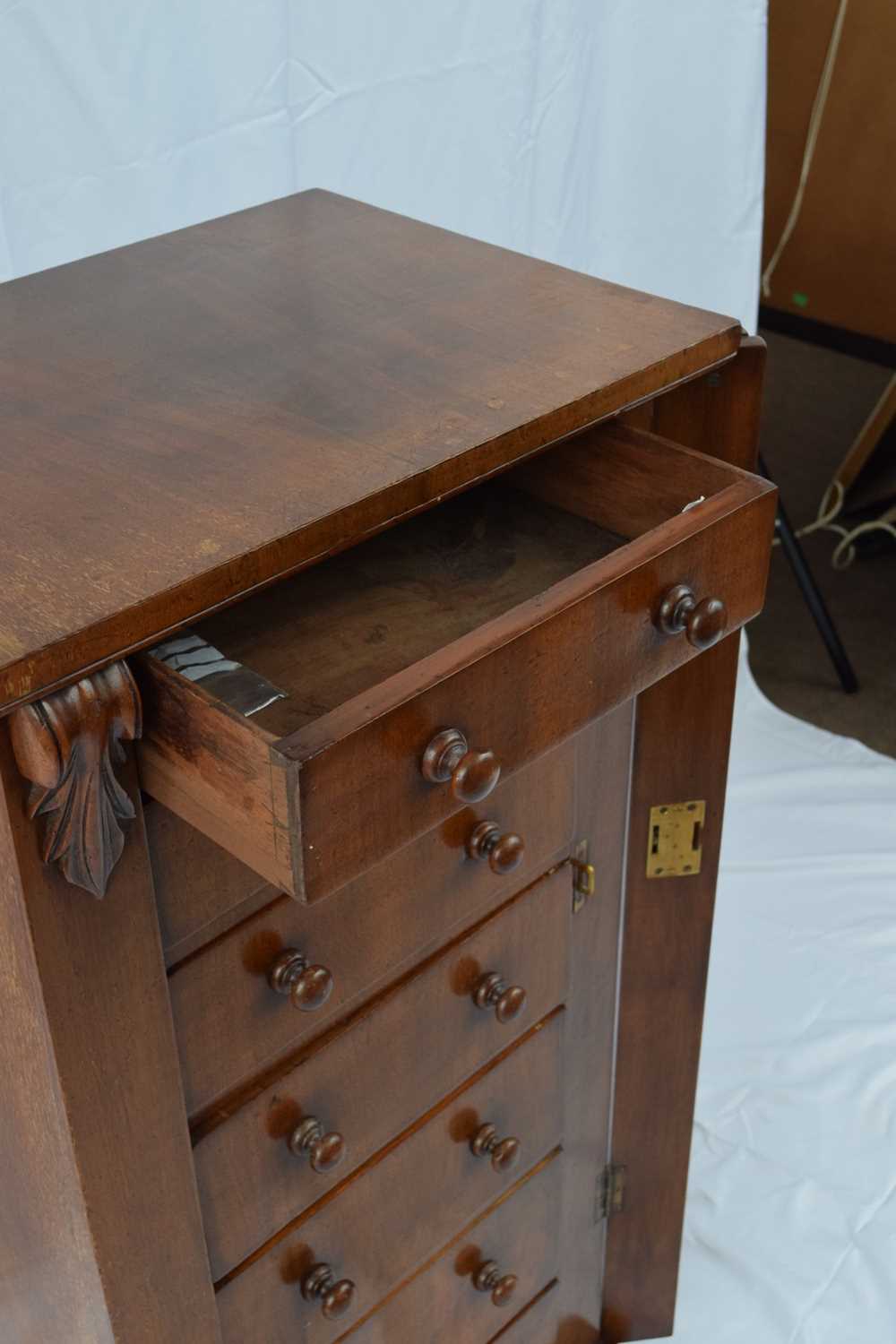 Victorian walnut veneered Wellington chest, the rectangular top over a body with seven drawers - Image 6 of 7