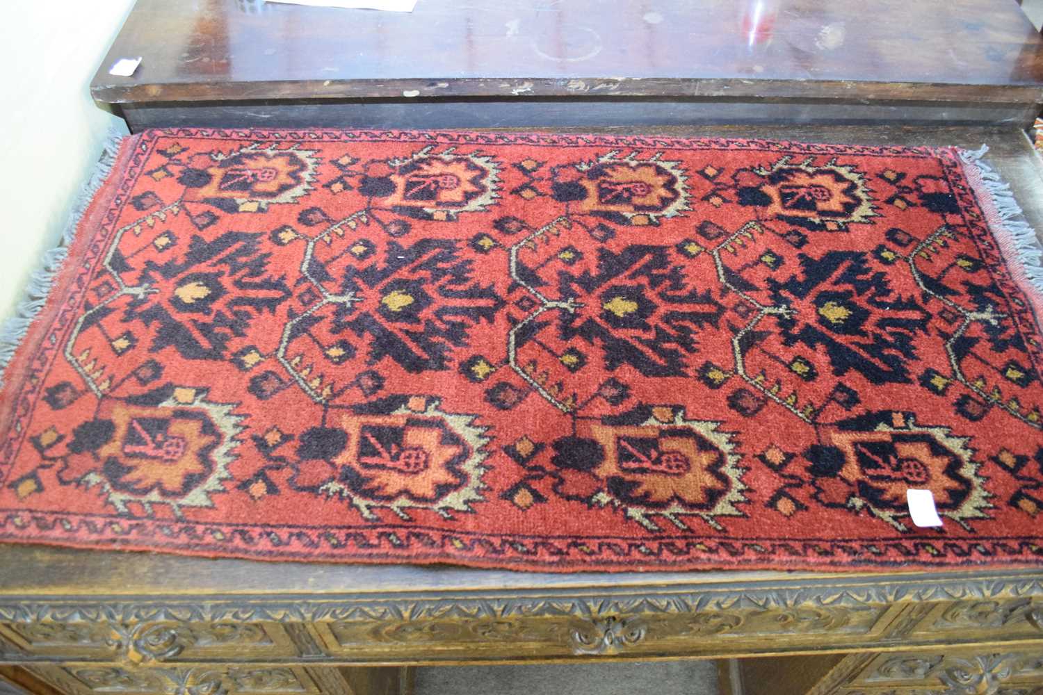 Small Middle Eastern wool rug or prayer mat decorated with black and orange stylised foliage on a - Image 2 of 4