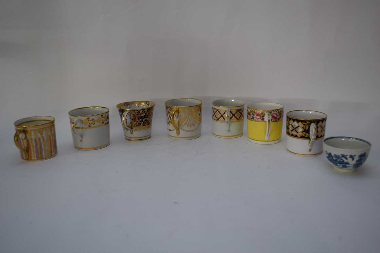 Group of English porcelain coffee cans, Newhall, Spode, etc together with a small Worcester fence - Image 3 of 4