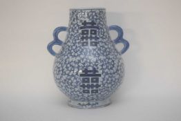 Chinese vase with double loop handle and double happiness signs, 28cm high