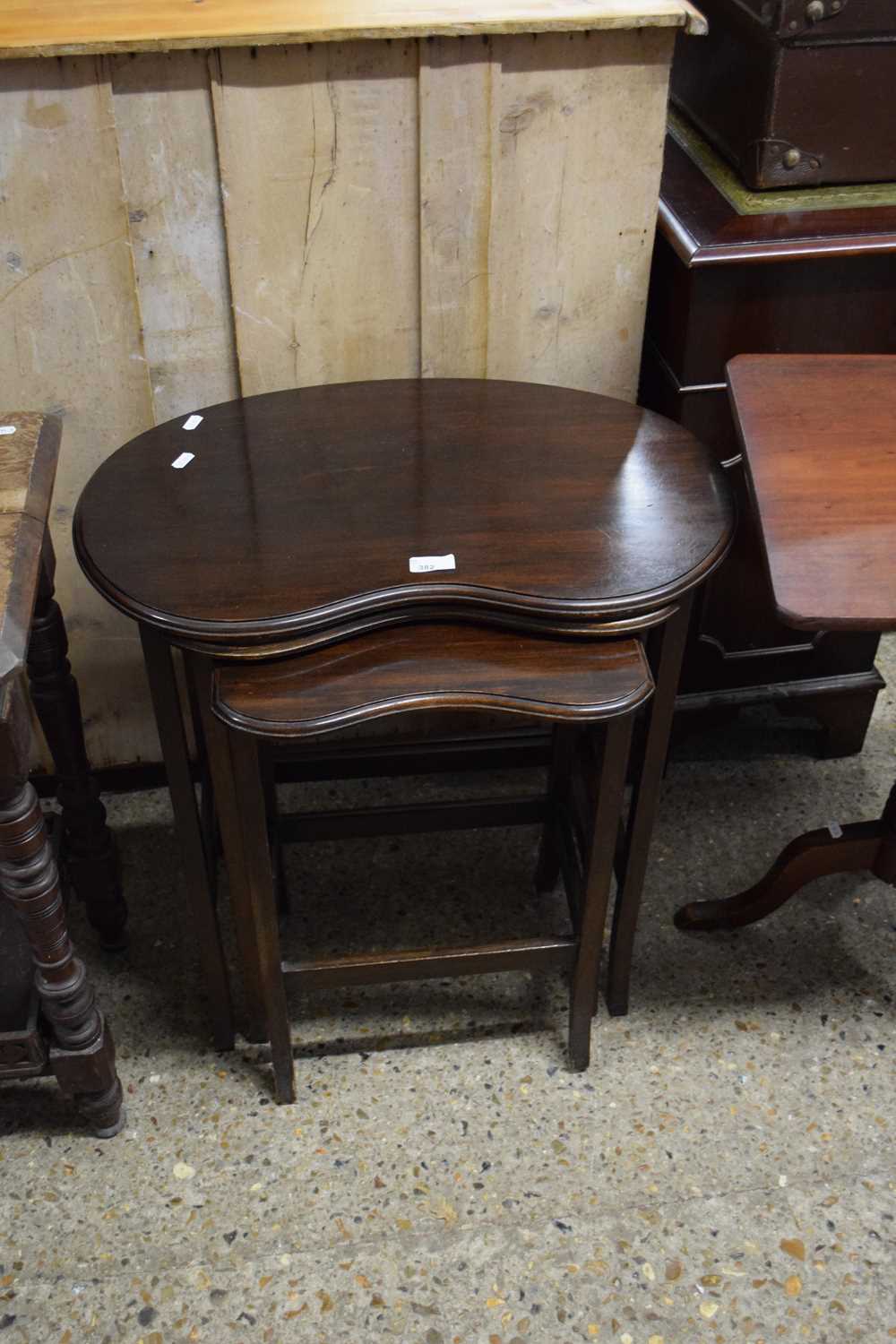 EARLY 20TH CENTURY NEST OF THREE MAHOGANY KIDNEY TABLES, 60CM WIDE