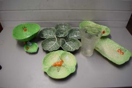 MIXED LOT OF VARIOUS LEAF FORMED DISHES AND BOWLS TO INCLUDE BESWICK, CROWN DEVON AND OTHERS PLUS
