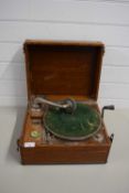 DULCETTO OAK CASED TRAVELLING GRAMOPHONE