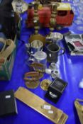 MIXED LOT OF BRASS CANDLESTICKS, SMALL BRASS SAUCEPAN, PEWTER TANKARD, BRASS DOOR FINGER PLATE ETC