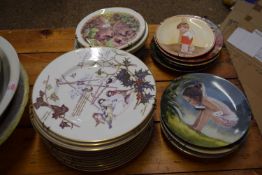 VARIOUS COLLECTORS PLATES TO INCLUDE CAVERSWALL, MONTHS OF THE YEAR ETC