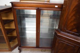 EARLY 20TH CENTURY TWO DOOR GLAZED DISPLAY CABINET, 90CM WIDE