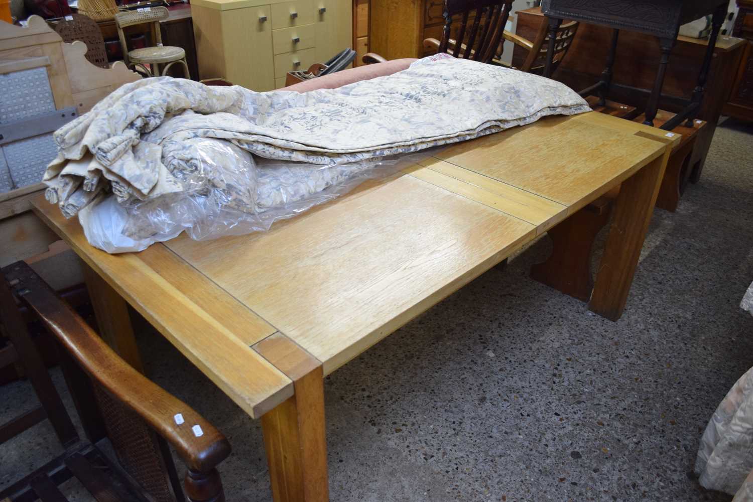 20TH CENTURY OAK DINING TABLE, 180CM WIDE