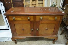 EDWARDIAN MAHOGANY TWO DOOR TWO DRAWER SIDEBOARD, 118CM WIDE