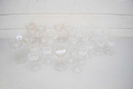 COLLECTION OF 20TH CENTURY CLEAR DRINKING GLASSES TO INCLUDE SHERRY, LIQUEUR ETC