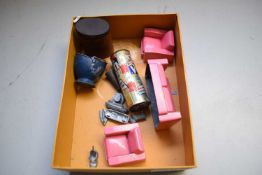 BOX OF MIXED ITEMS TO INCLUDE A DIE-CAST DOLLS HOUSE THREE PIECE SUITE, DIE-CAST COAL BUCKET, AND