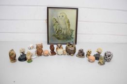 COLLECTION OF MODEL OWLS AND A HOLOGRAPHIC PICTURE OF A BARN OWL