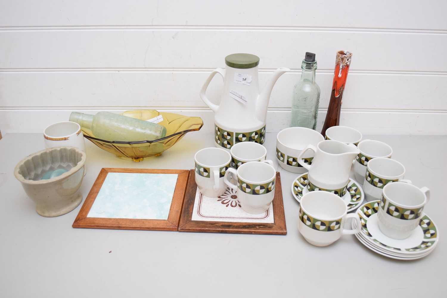 MIXED LOT TO INCLUDE A WOODS & SONS ALPINE PATTERN COFFEE SERVICE PLUS FURTHER MIXED CHINA WARES,